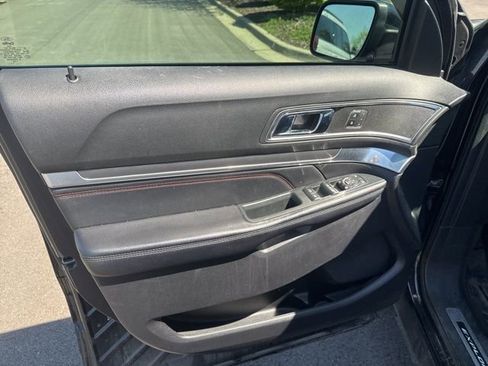 Used 2018 Ford Explorer Sport w/ Equipment Group 401A image 8