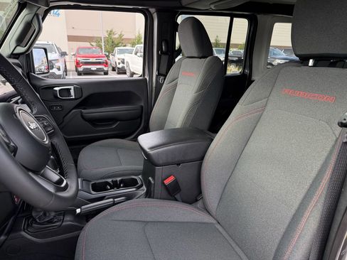 Used 2025 Jeep Wrangler Unlimited Rubicon image 22