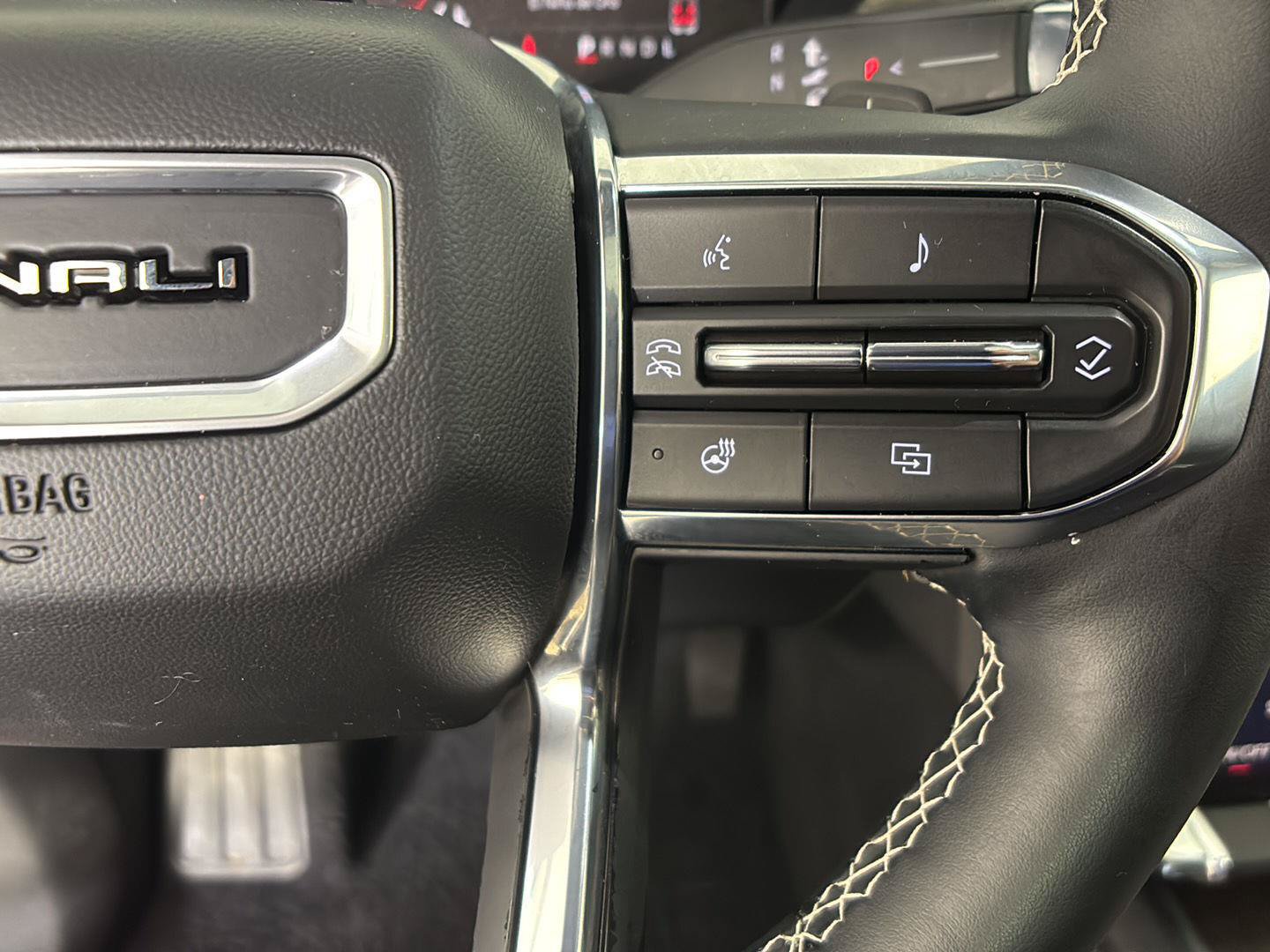 Used 2025 GMC Acadia Denali w/ Super Cruise Package AWD/4WD image 32