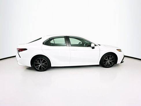 Used 2023 Toyota Camry SE image 10