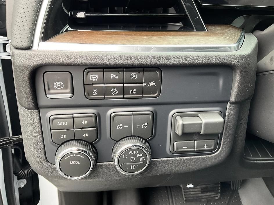 New 2026 Chevrolet Tahoe High Country w/ Sun And Tow Package AWD/4WD image 19