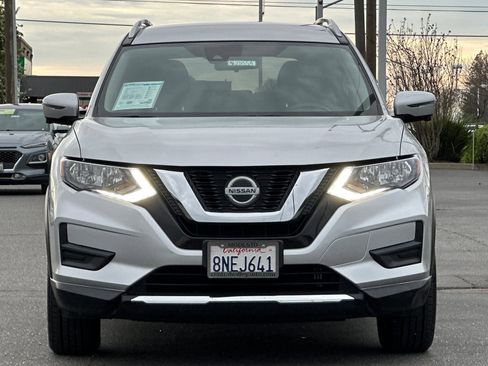 Certified 2019 Nissan Rogue SV w/ Premium Package image 9