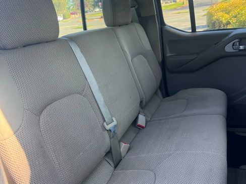 Used 2016 Nissan Frontier SV image 12