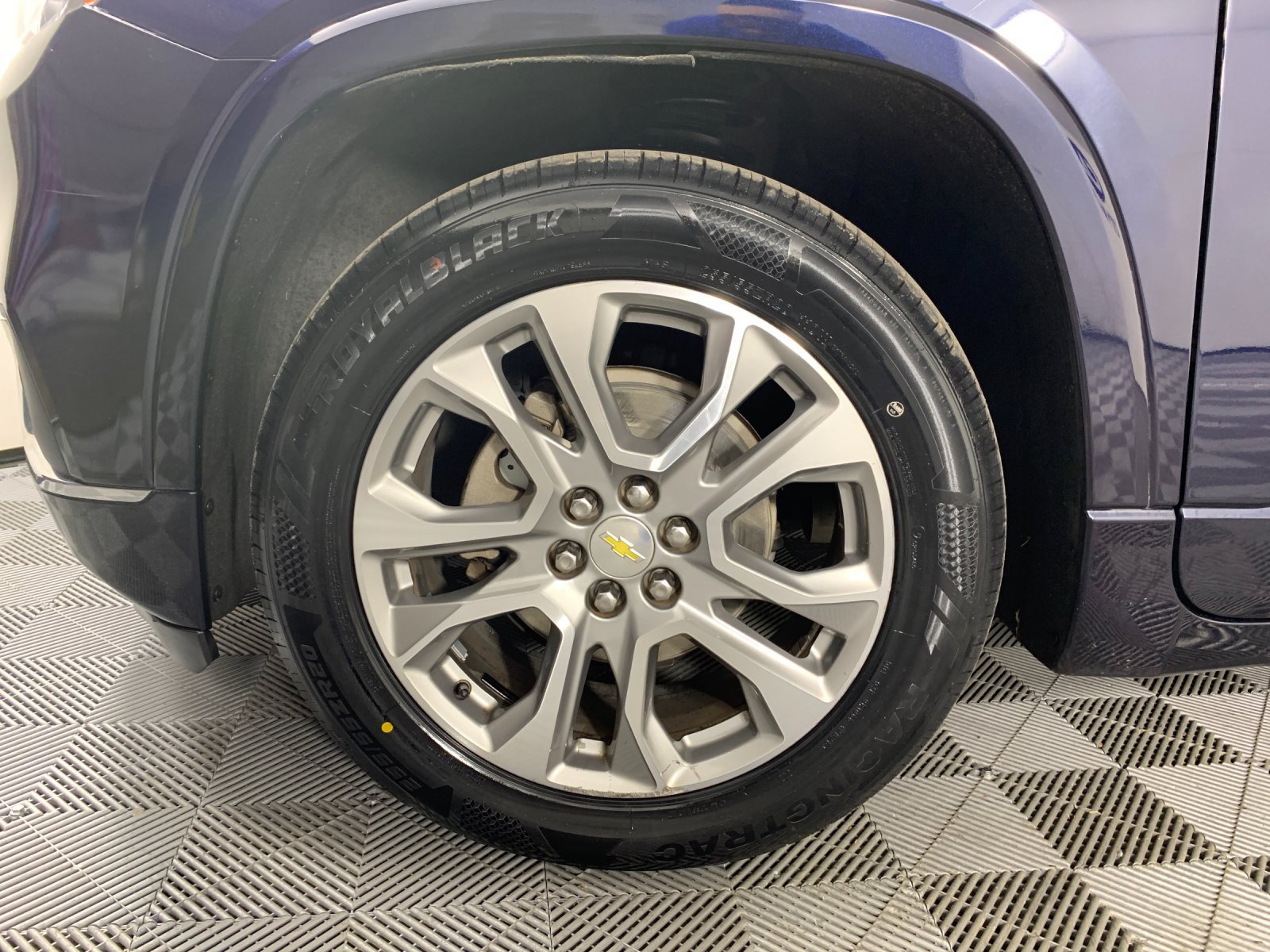 Used 2020 Chevrolet Traverse Premier w/ LPO, Floor Liner Package FWD image 11