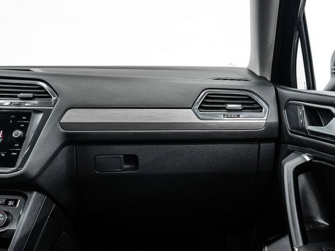 Used 2018 Volkswagen Tiguan SEL image 27