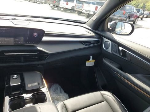 New 2026 Buick Enclave Avenir w/ Super Cruise Package FWD image 15