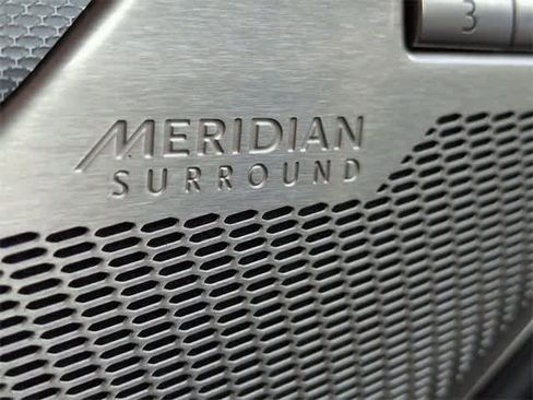 Used 2024 Jaguar F-PACE SVR image 31