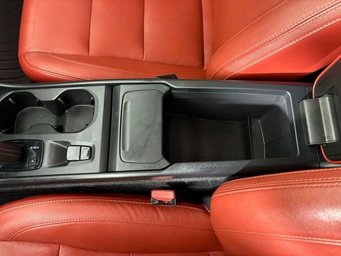 Used 2019 Volvo XC40 T5 Momentum image 30
