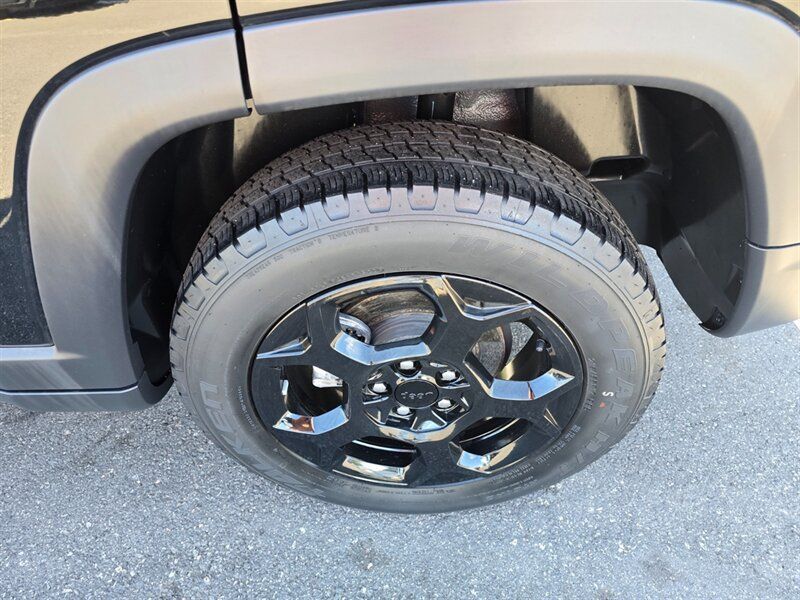 Used 2023 Jeep Compass Trailhawk AWD/4WD image 25