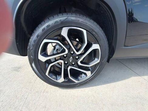 Certified 2024 Chevrolet Trax RS w/ Sunroof Package FWD image 22