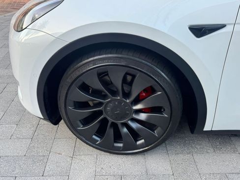 Used 2024 Tesla Model Y Performance AWD/4WD image 44