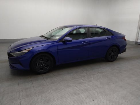 Used 2022 Hyundai Elantra SEL w/ Cargo Package image 2
