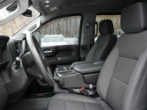 Used 2024 Chevrolet Silverado 2500 Custom w/ Custom Value Package image 9