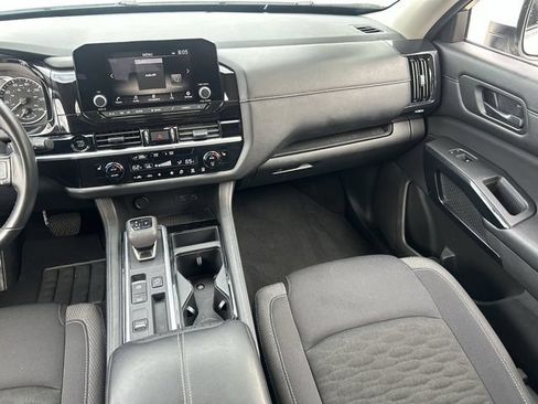 Used 2025 Nissan Pathfinder SV FWD image 17