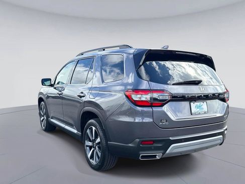 Certified 2025 Honda Pilot Touring image 6