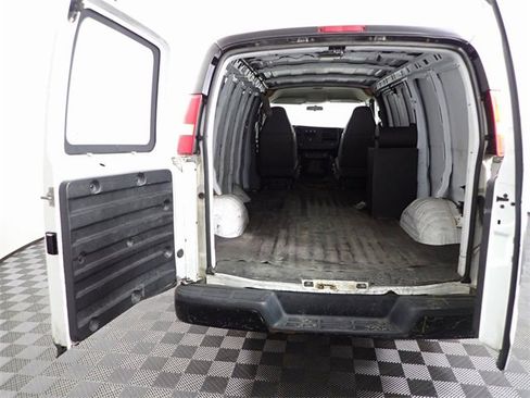 Used 2009 Chevrolet Express 1500 image 9