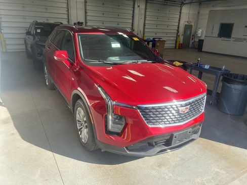 Used 2024 Cadillac XT4 Premium Luxury image 6