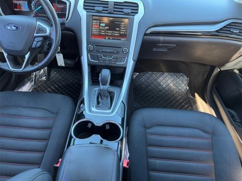 Used 2016 Ford Fusion SE image 16