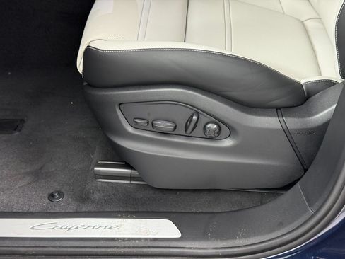 Certified 2026 Porsche Cayenne AWD/4WD image 15
