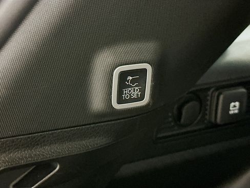 Used 2023 Jeep Grand Cherokee Altitude image 31