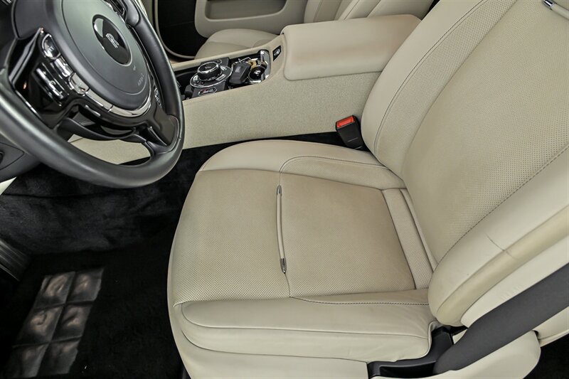 Used 2015 Rolls-Royce Wraith RWD image 19