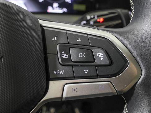 Used 2025 Volkswagen Tiguan SE image 27