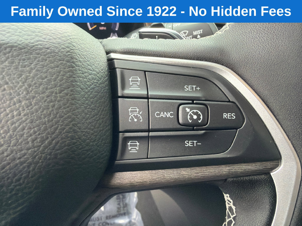 Used 2025 Jeep Grand Cherokee Limited w/ Luxury Tech Group II AWD/4WD image 26
