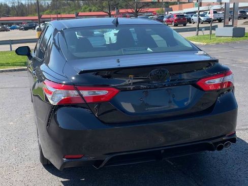 Used 2019 Toyota Camry SE w/ Convenience Package image 7