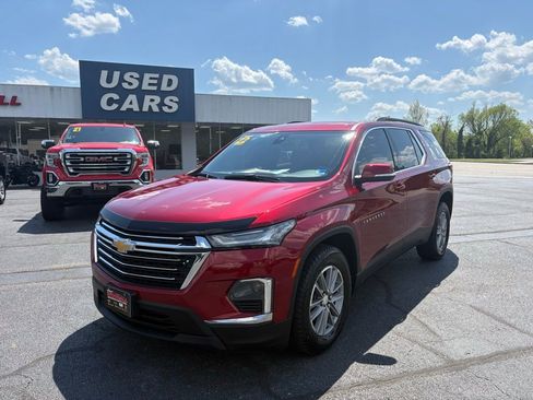 Used 2022 Chevrolet Traverse LT image 2