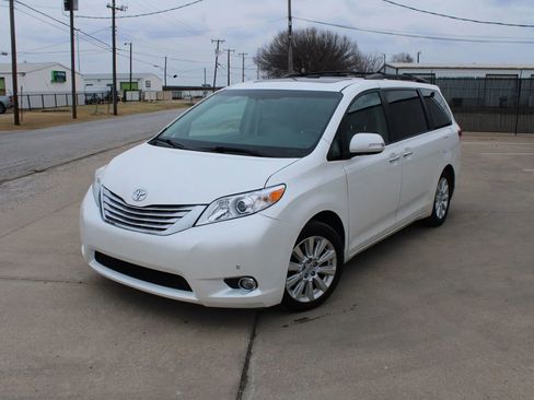 Used 2013 Toyota Sienna Limited image 1