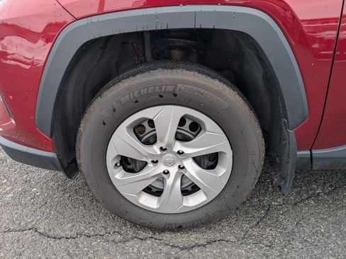 Used 2022 Toyota RAV4 LE image 20