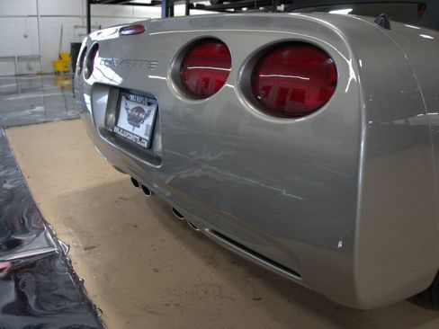 Used 2001 Chevrolet Corvette Convertible w/ Preferred Equipment Group2 image 21