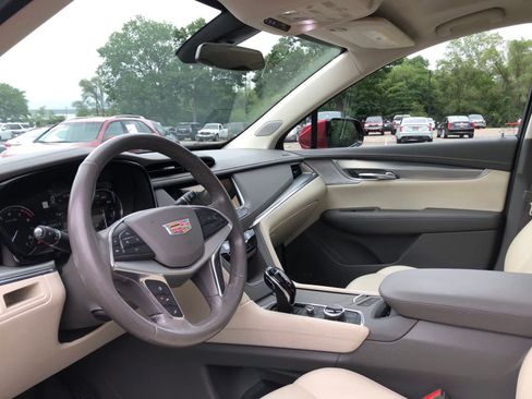 Used 2021 Cadillac XT5 Premium Luxury w/ LPO, Floor Liner Package AWD/4WD image 4