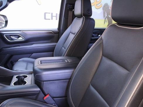 Used 2023 Chevrolet Suburban Premier image 22
