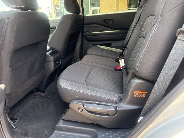 Used 2025 Nissan Pathfinder SV AWD/4WD image 19