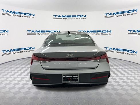 Used 2026 Hyundai Elantra SE w/ Cargo Package FWD image 4