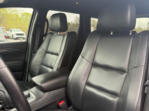 Used 2019 Jeep Grand Cherokee Limited AWD/4WD image 12
