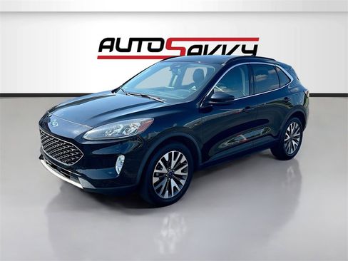 Used 2020 Ford Escape Titanium image 3