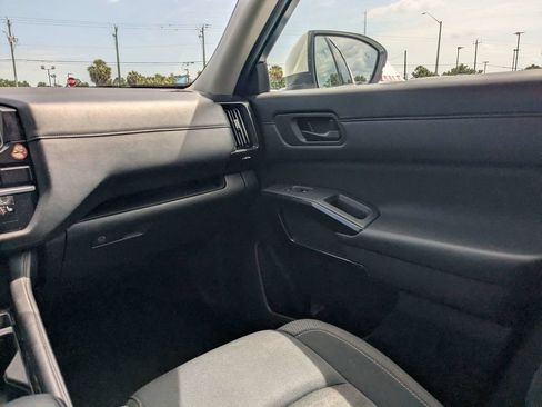 Used 2024 Nissan Pathfinder SV FWD image 16