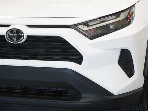 Used 2025 Toyota RAV4 XLE AWD/4WD image 6