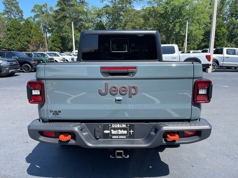 Used 2024 Jeep Gladiator Mojave w/ Technology Group AWD/4WD image 12