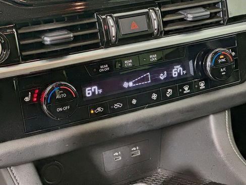 Used 2024 Nissan Pathfinder SV FWD image 20