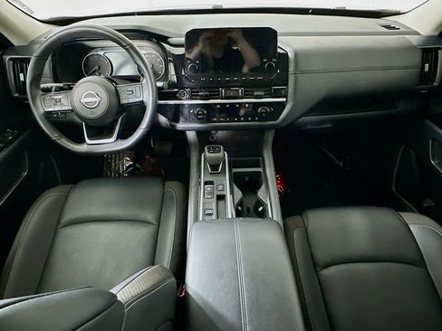 Used 2024 Nissan Pathfinder SL FWD image 17