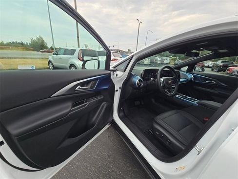 Used 2024 Chevrolet Equinox EV LT image 16