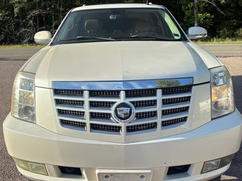 Used 2007 Cadillac Escalade AWD w/ Information Package image 6