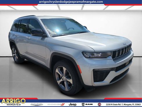 New 2026 Jeep Grand Cherokee Limited RWD image 1