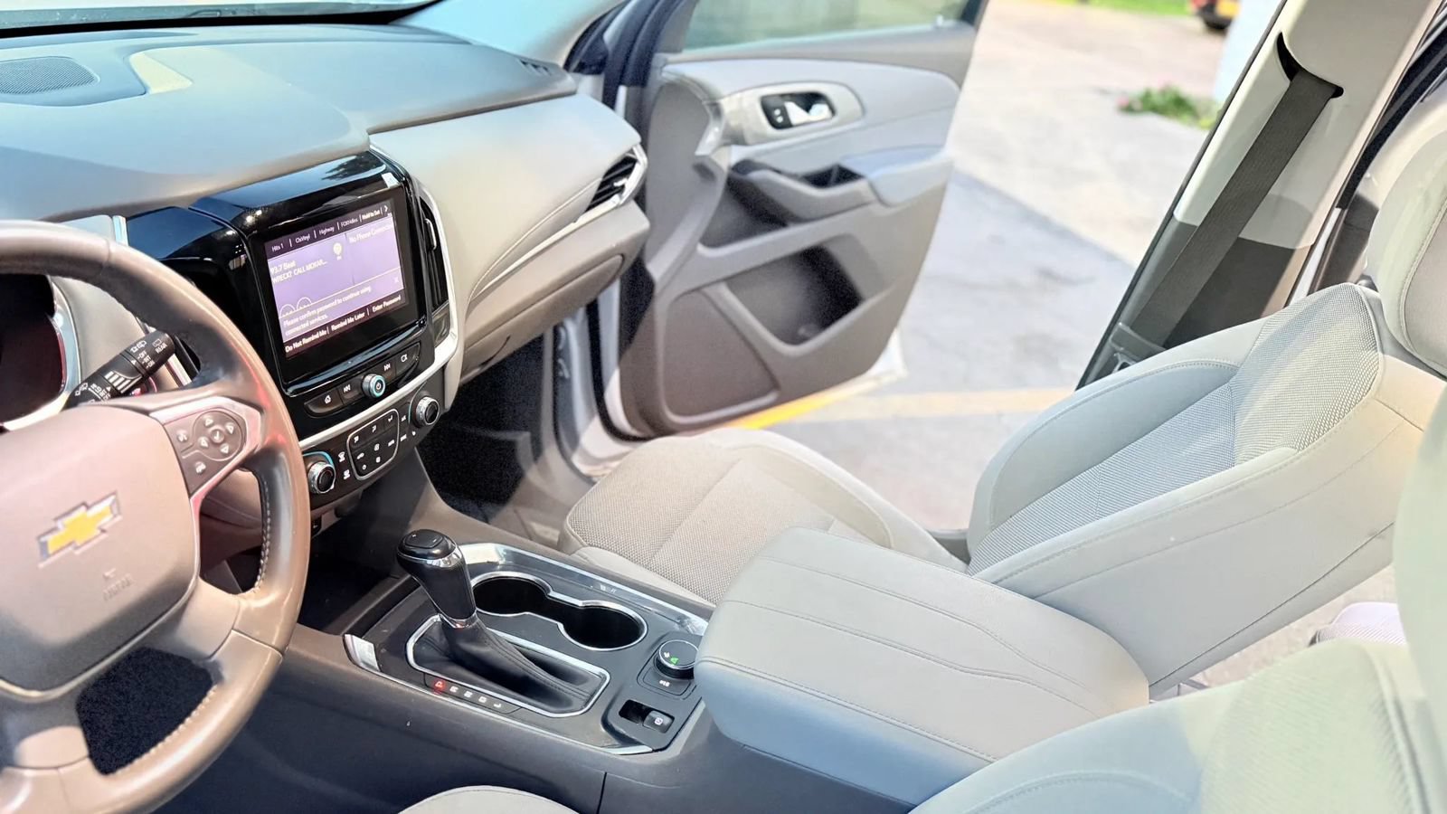 Used 2020 Chevrolet Traverse LT FWD image 16