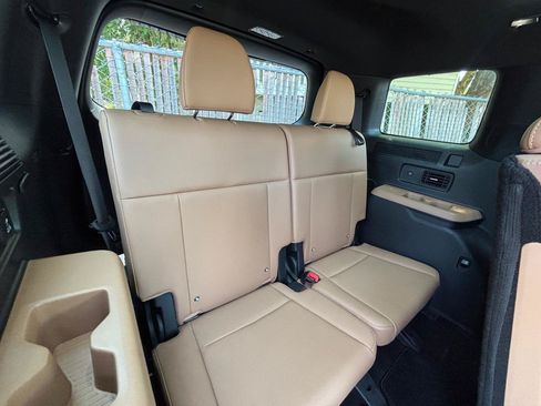 Used 2025 Hyundai Santa Fe Limited FWD image 7