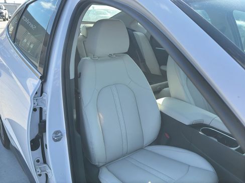 New 2025 Hyundai Sonata Limited image 32