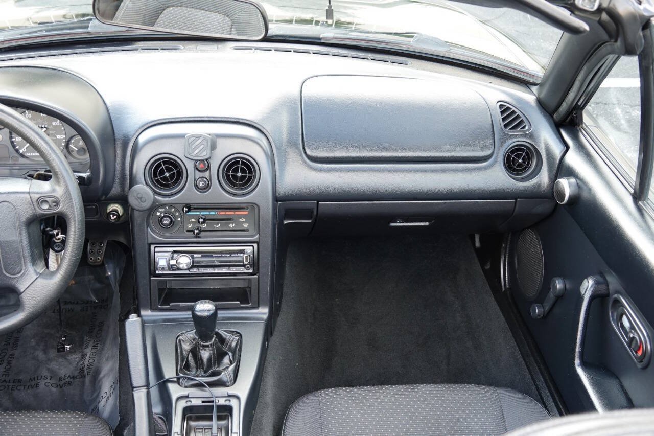Used 1996 MAZDA MX-5 Miata RWD image 70